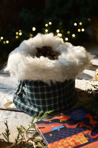 Snowfall on Christmas Eve | Cozy Woollen Bucket Bag